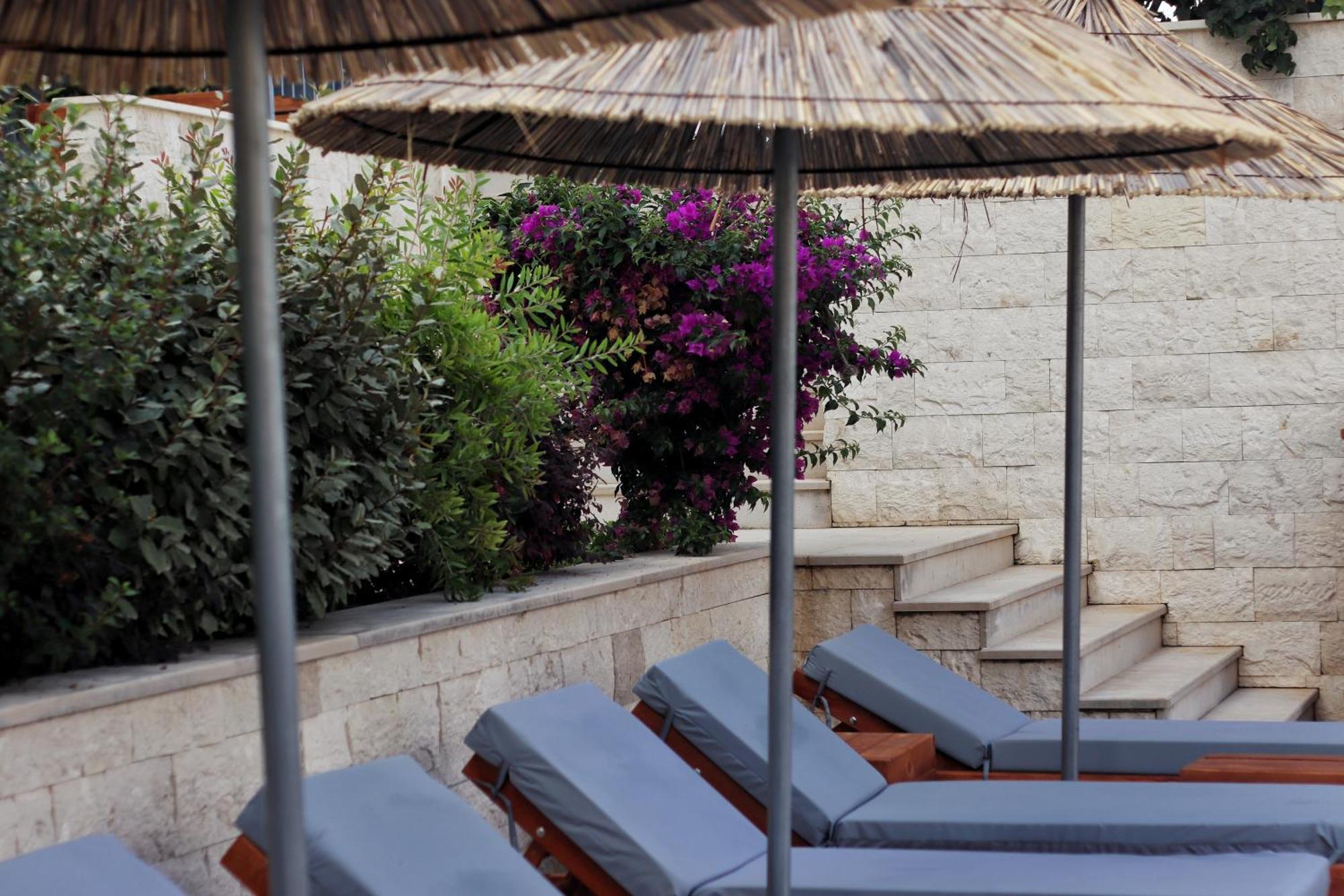 Golden Beach Suites Саранде Екстериор снимка