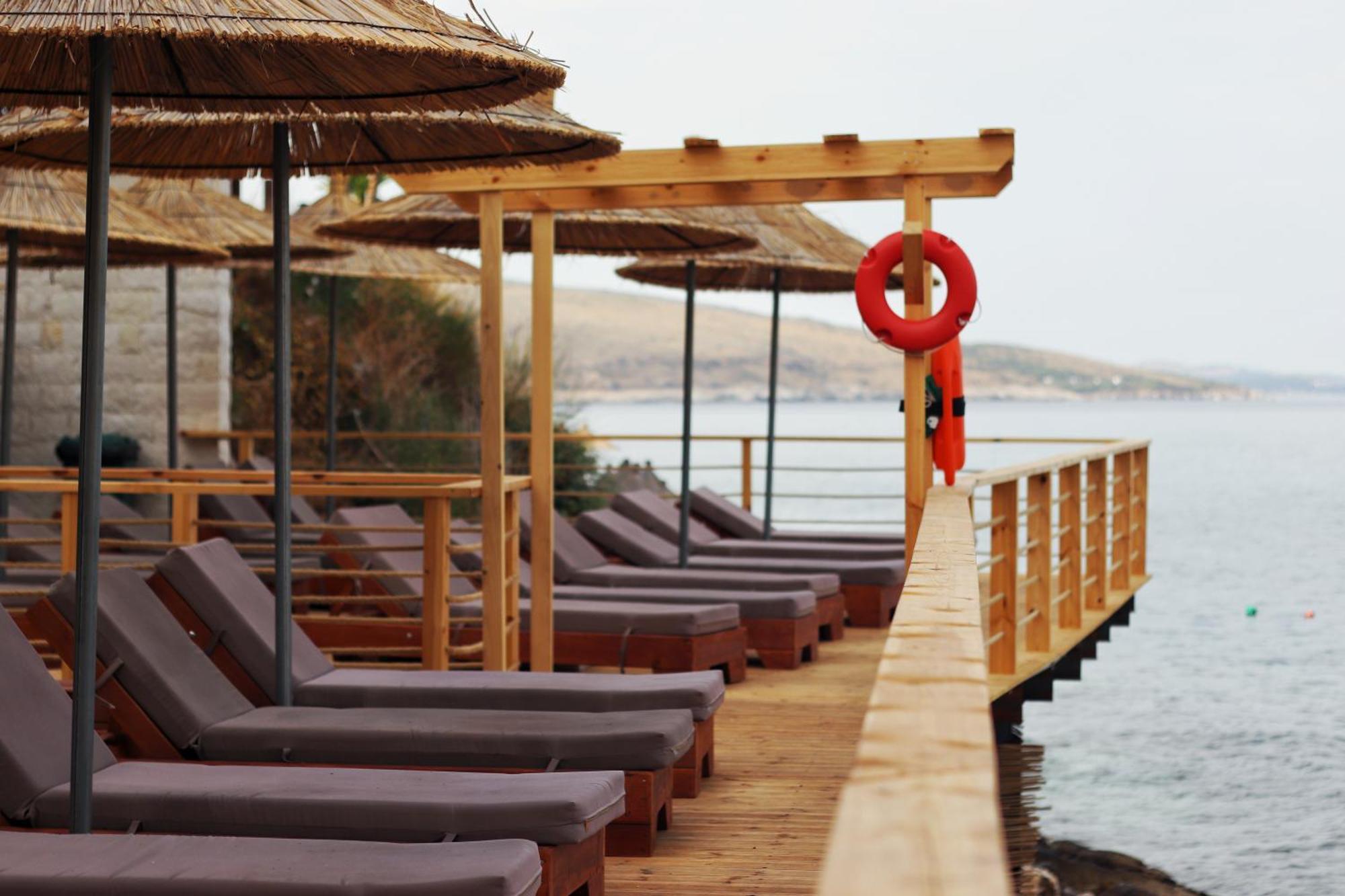 Golden Beach Suites Саранде Екстериор снимка